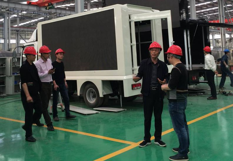 一汽解放青島整車事業(yè)部商務考察團蒞臨程力重工