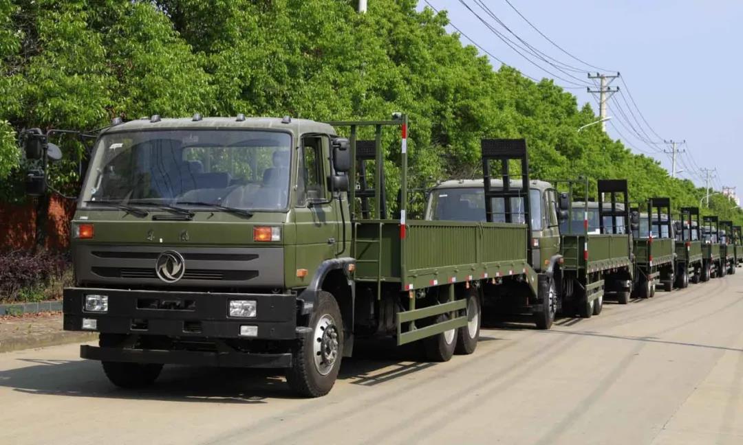 程力軍品再次引發(fā)行業(yè)風(fēng)暴 程力一體化智能控制壓縮垃圾車受到部隊(duì)首長(zhǎng)好評(píng)